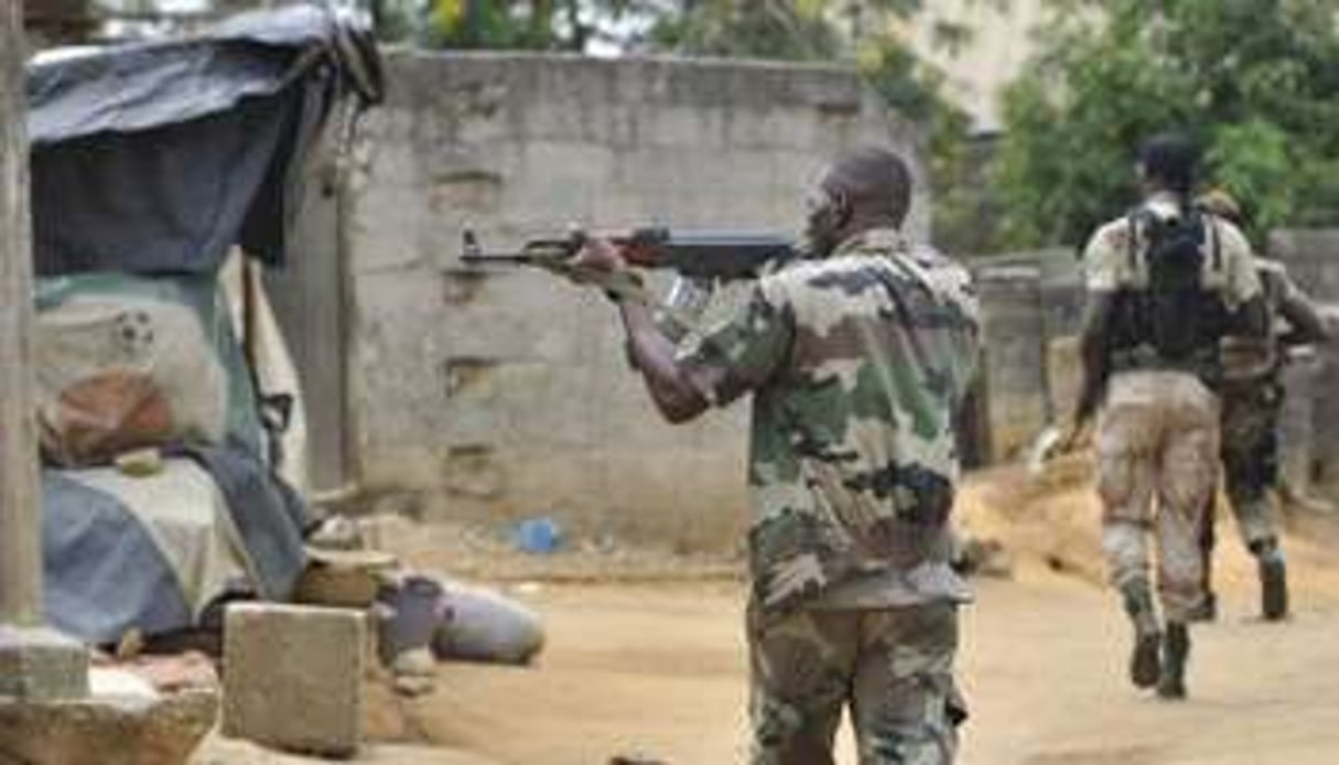 Des soldats des FRCI, en avril 2011 lors des combats contre les forces pro-Gbagbo à Abidjan. © Sia Kambou/AFP