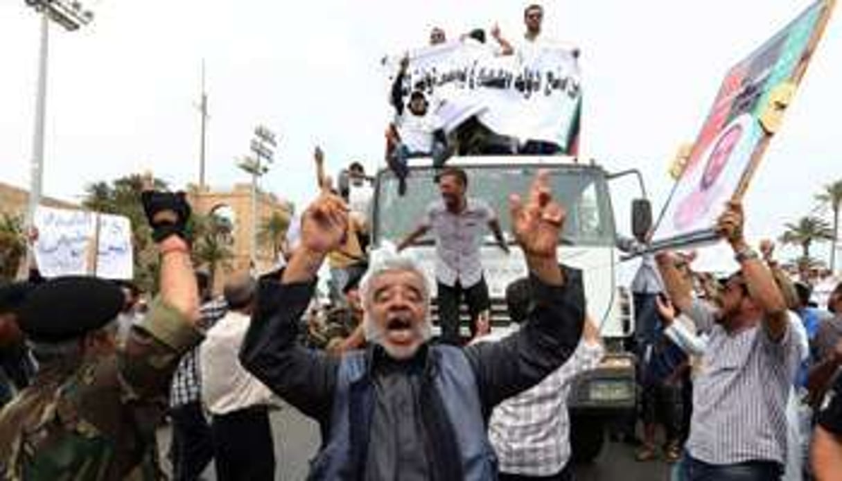 Des manifestants en faveur du projet de loi, le 5 mai, à Tripoli. © Mahmud Turkia/AFP