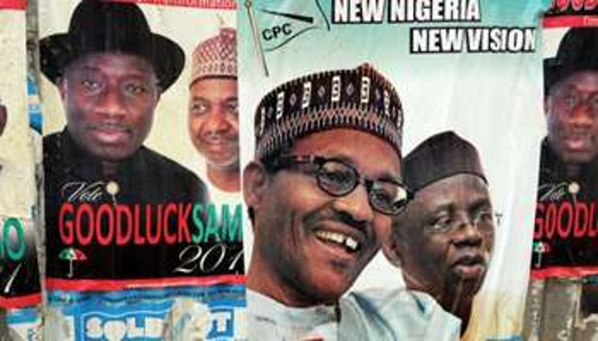Les affiches électorales des candidats à la présidentielle 2011 au Nigeria. © AFP
