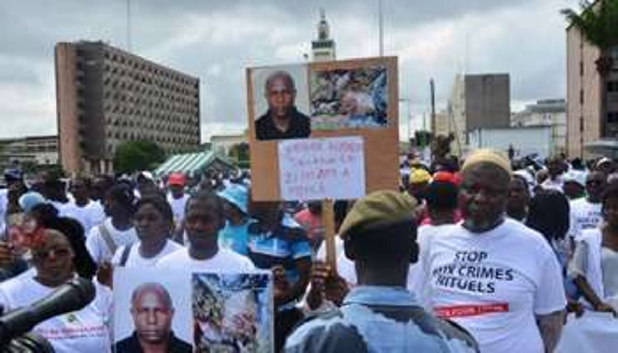 Manifestation à Libreville, le 11 mai 2013, pour dénoncer les crimes rituels. © AFP