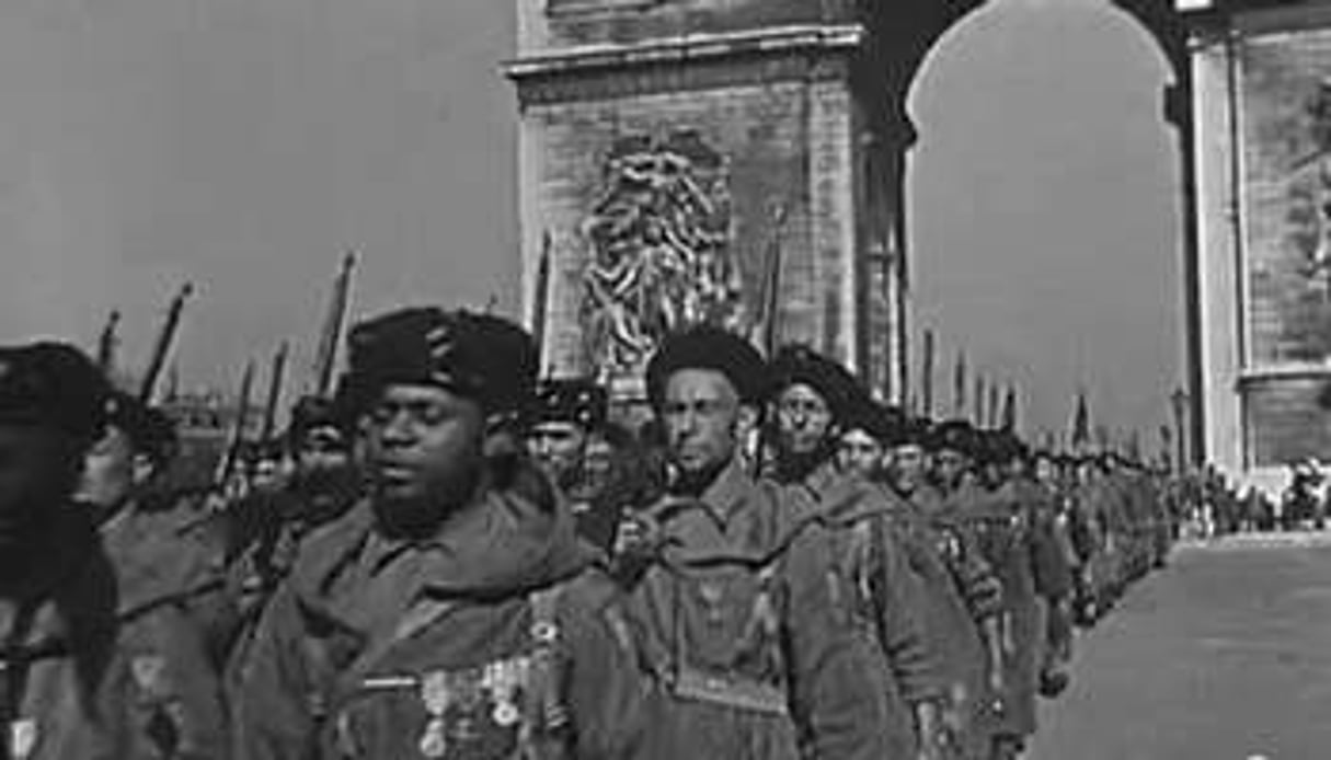 L’armée d’Afrique défile le 14 juillet 1939 sur les Champs Élysées, à Paris. © Ina
