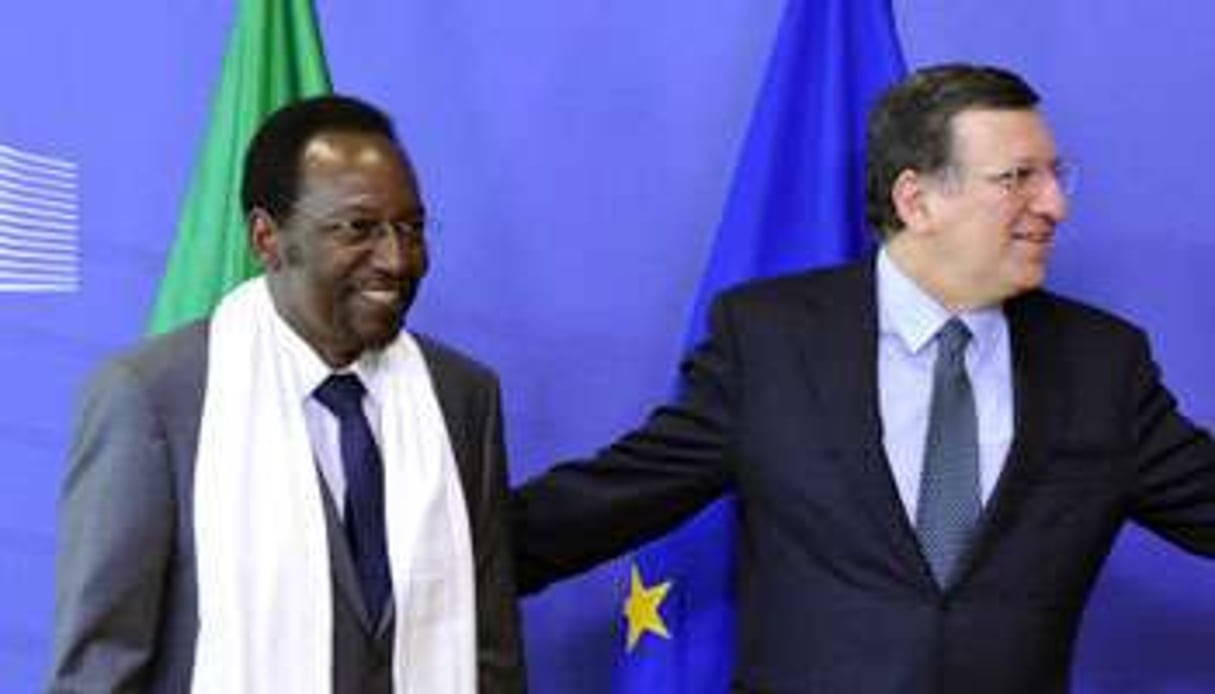 Dioncounda Traoré et José Manuel Baroso (à dr.). © AFP