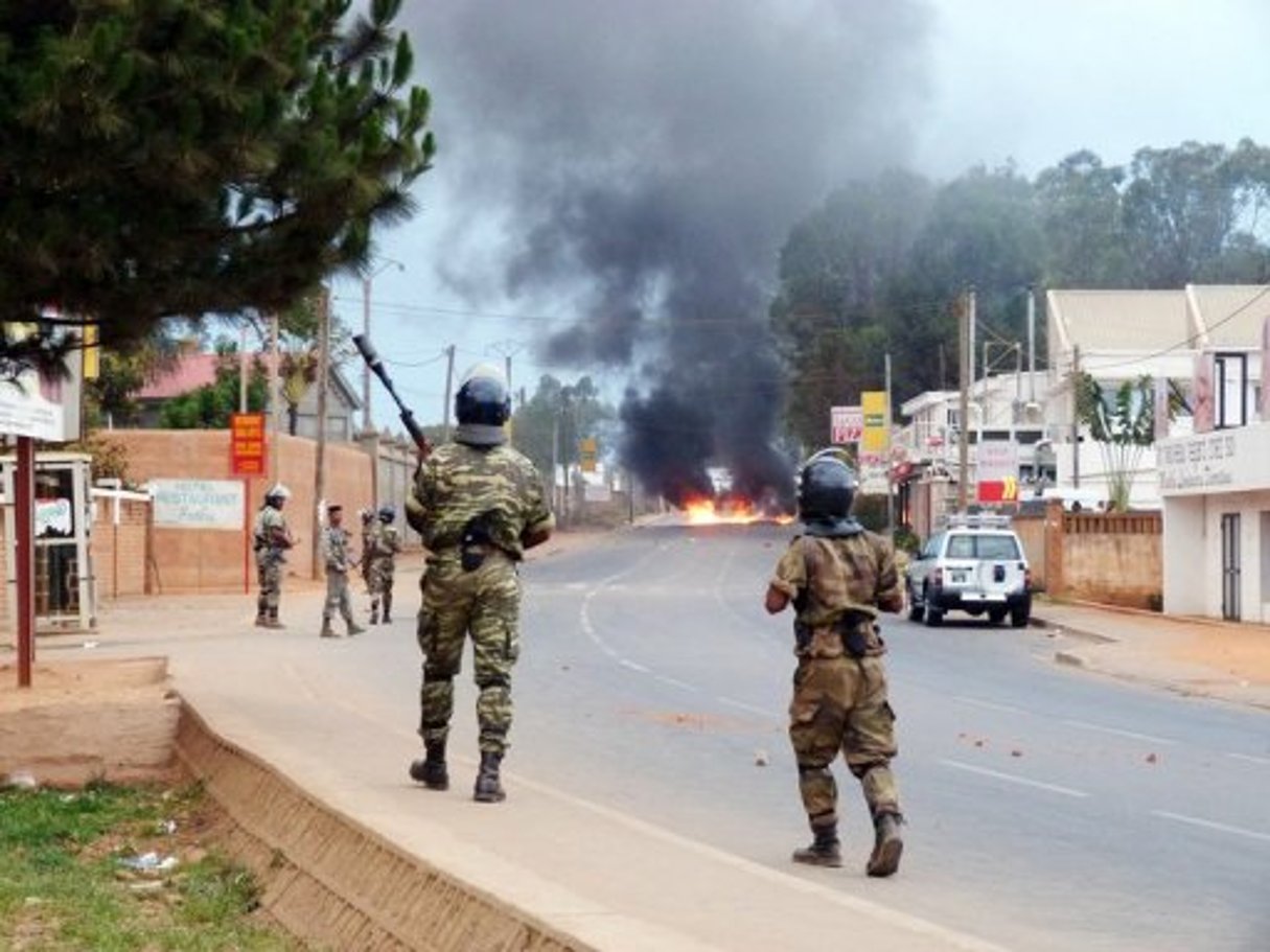 Madagascar: armée et police « invitent » trois présidentiables à débloquer la crise © AFP
