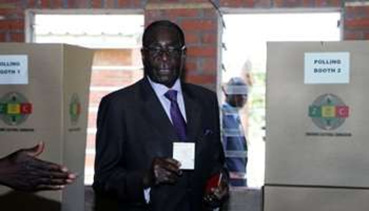 Robert Mugabe, le 16 mars 2013 à Harare. © AFP