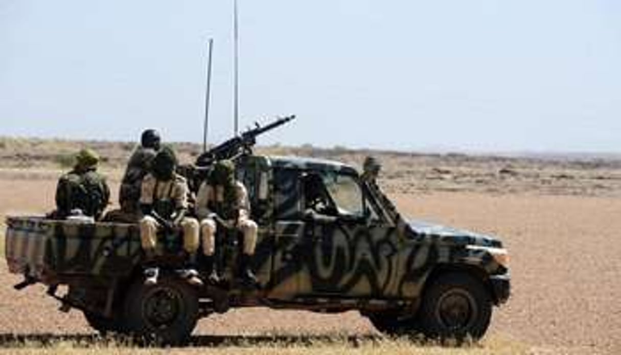 Patrouille de soldats nigériens le 27 septembre 2010 entre Agadez et Arlit. © AFP