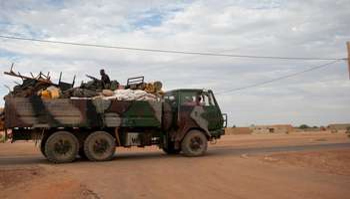 Des soldats maliens, en février 2013, à Gao. © Émilie Régnier pour JA