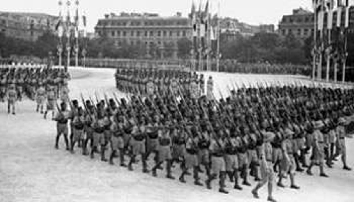 Les troupes coloniales françaises défilent sur les Champs-Élysées, à Paris, le 14 juillet 1939. © AFP/ARchives