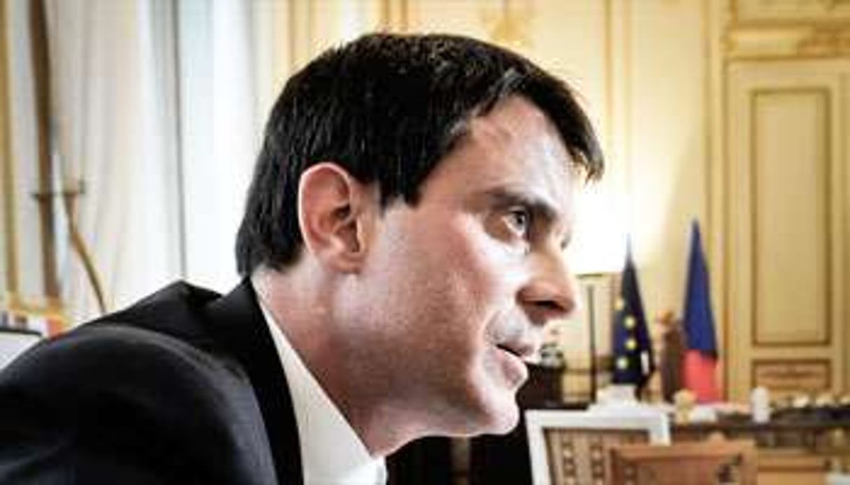 Manuel Valls dans son bureau de la Place Beauvau, le 21 mai. © Vincent Fournier pour J.A.