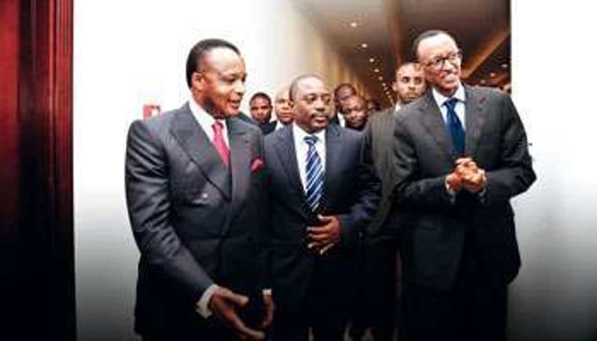 Denis Sassou Nguesso accueillant Joseph Kabila et Paul Kagamé (de g. à dr.) à Oyo, le 24 mars. © DR