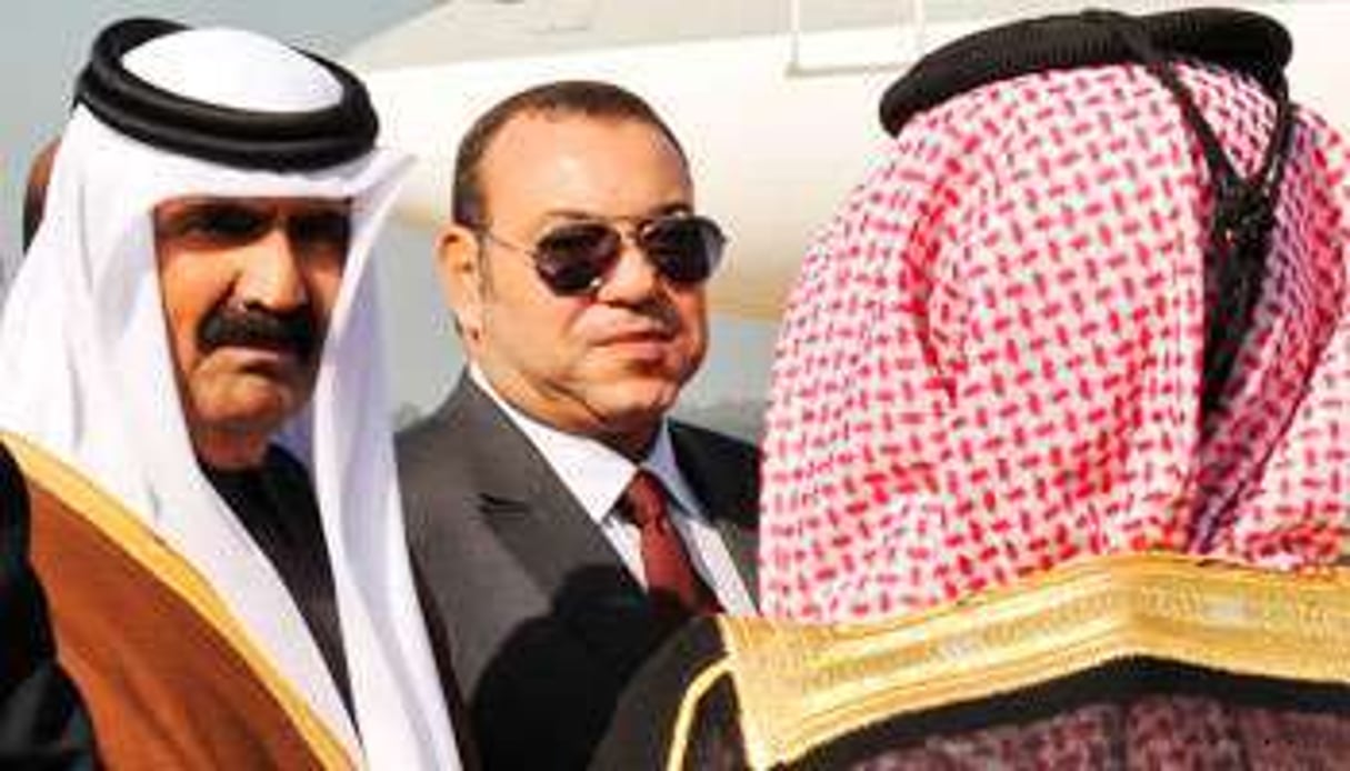 L’émir Hamad Ibn Khalifa Al Thani avec le roi du Maroc Mohammed VI. © Abdelhak Senna/AFP
