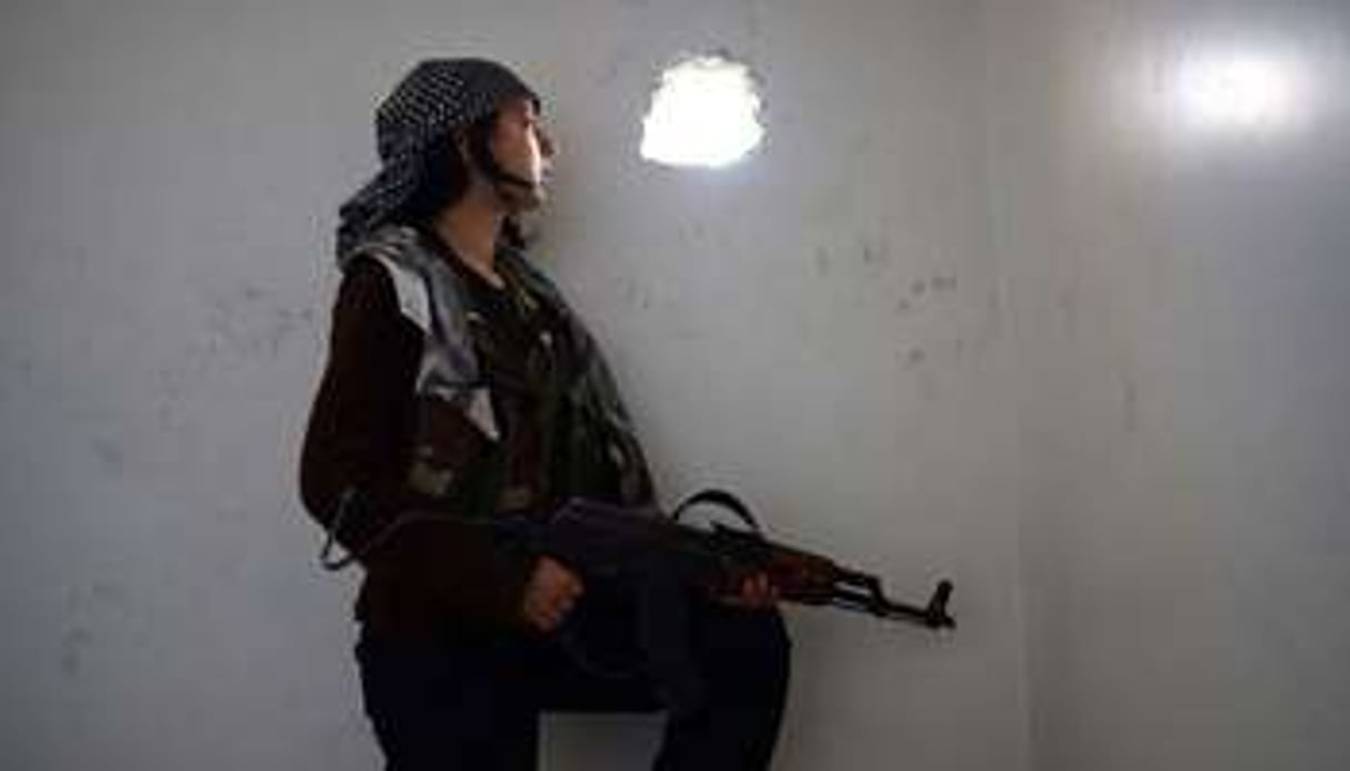 Une combattante kurde à Alep, en avril 2013. © AFP