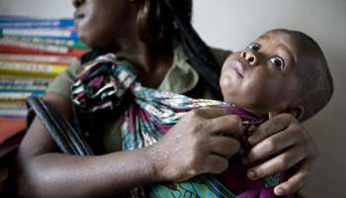 La maman Margaret n’a pas transmis le virus du Sida à son enfant, le 4 avril 2011, en Tanzanie. © AFP