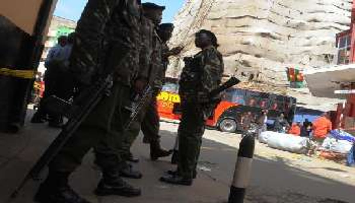 Des policiers kenyans. © AFP