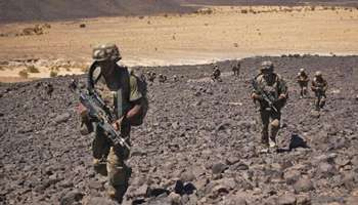 Patrouille de soldats français au Nord-Mali, en mars. © Reuters