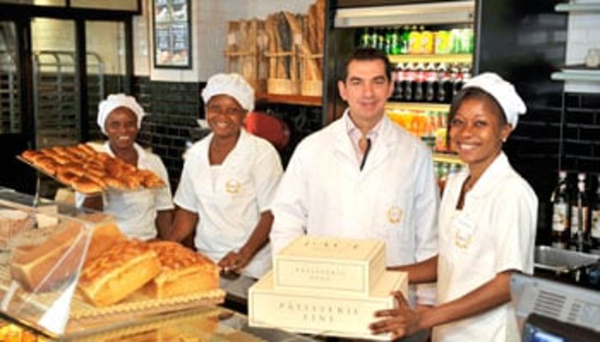 Dans la boulangerie-pâtisserie Paul de Marcory, la première en Afrique subsaharienne. © Nabil Zorkot/JA
