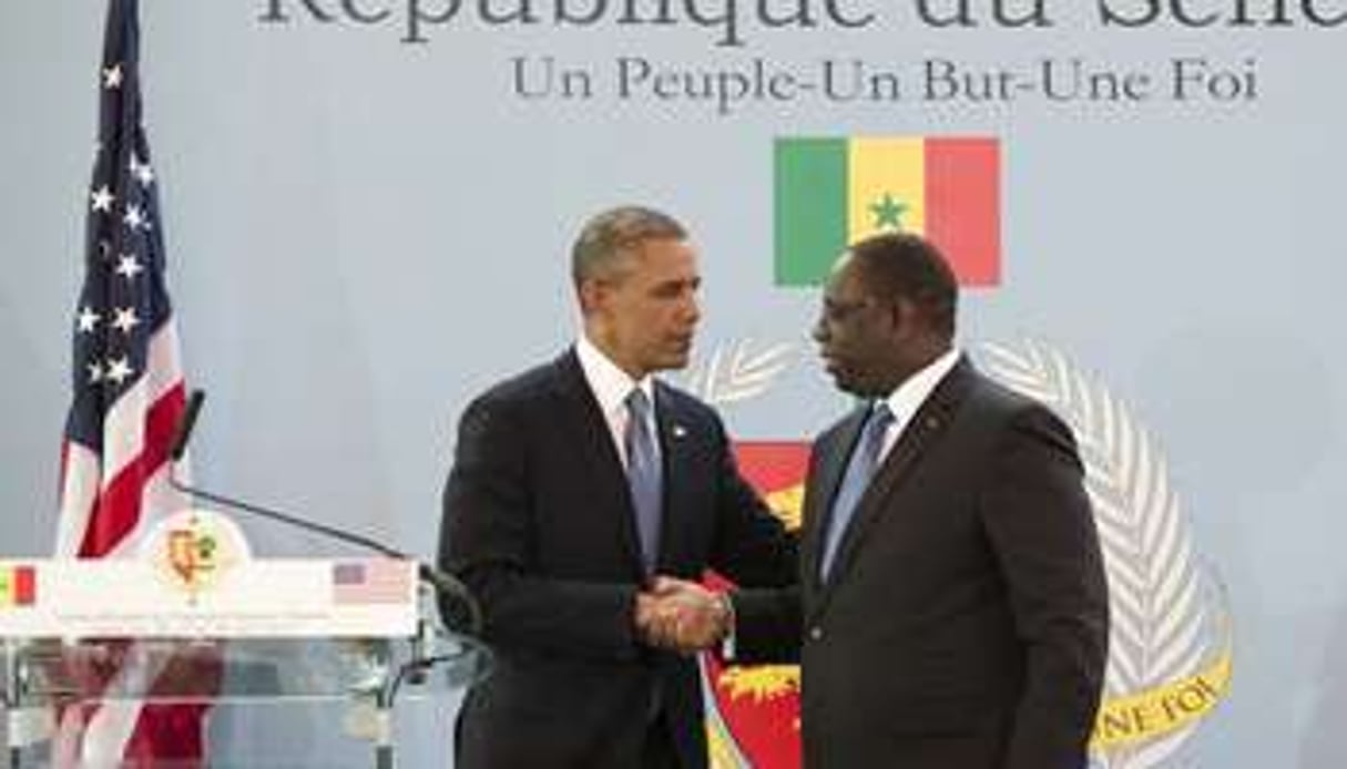 Barack Obama (à g.) et Macky Sall, à Dakar le 27 juin. © AFP