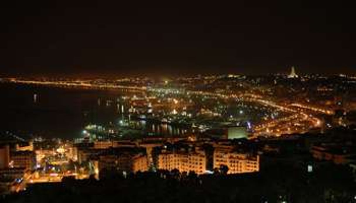 Depuis les années 90, la vie nocturne s’est peu à peu éteinte à Alger. © Creative commons/Wikimedia Commons/PhR61