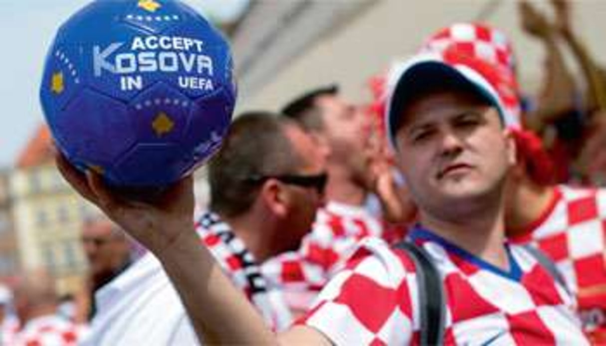 Supporteur croate pendant l’Euro 2012 : « Admettez le Kosovo dans l’UEFA ». © Fabrice Coffrin/AFP