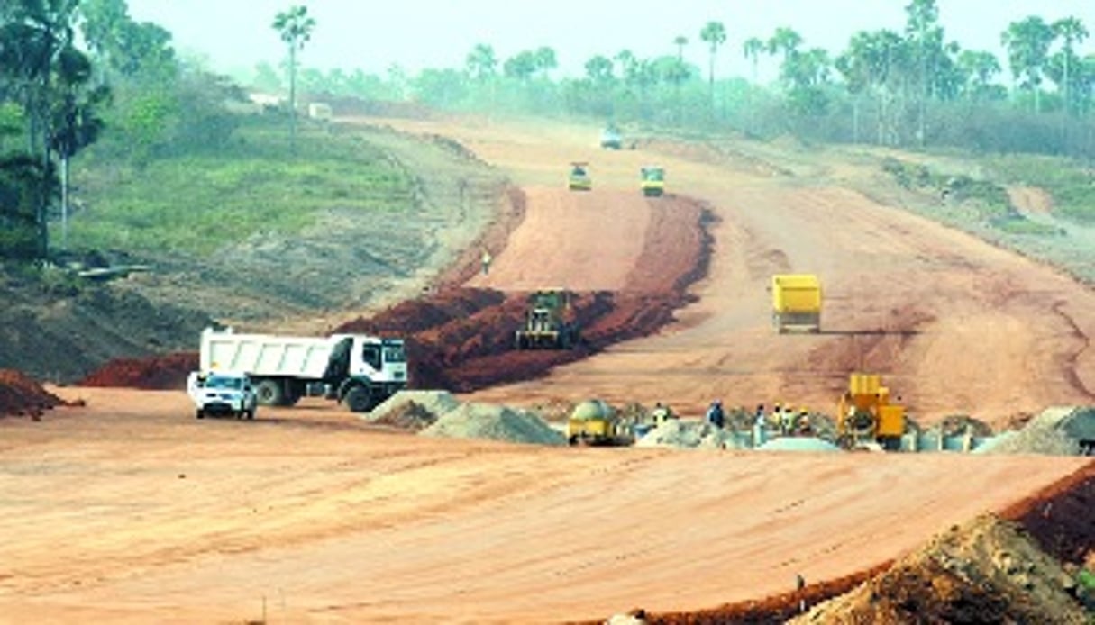 Travaux pour une liaison routière en Côte d’Ivoire. Le corridor Abidjan – Lagos abrite quelque 30 millions d’habitants. DR