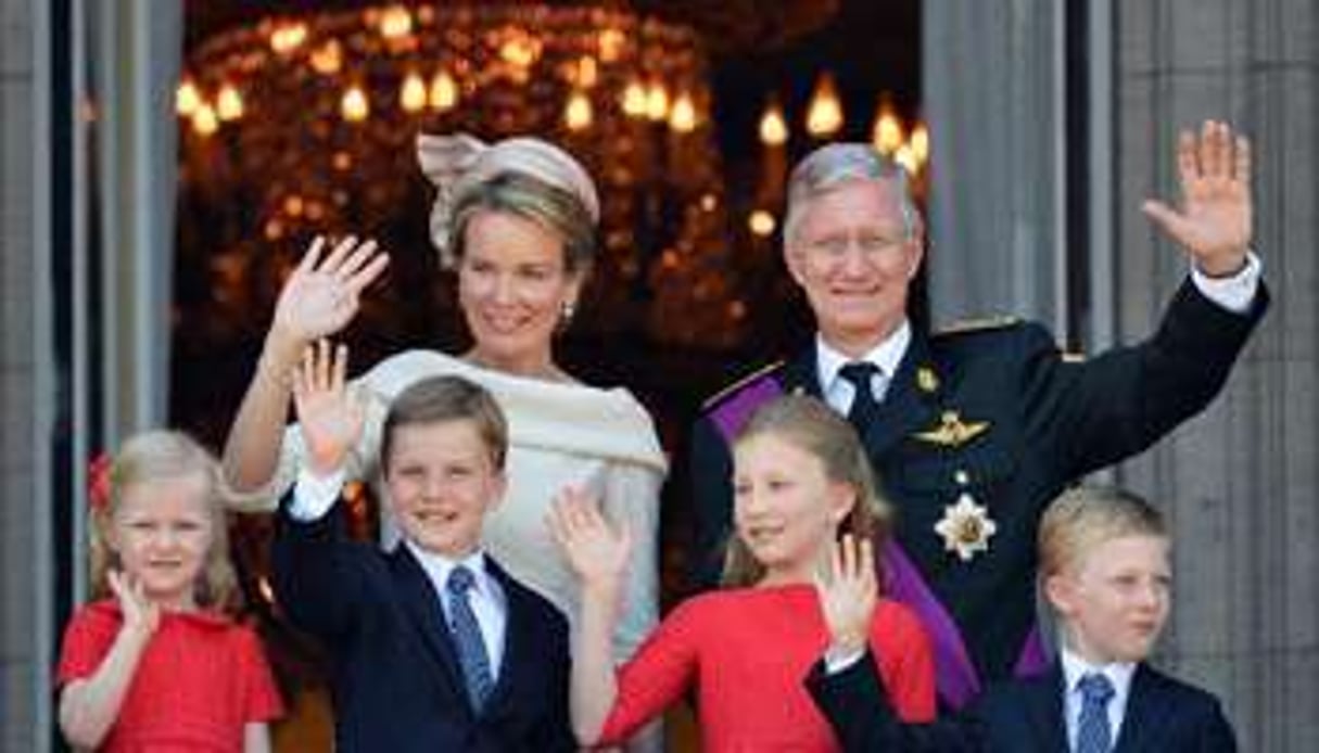 Le roi des Belges Philippe, sa femme la reine Mathilde et leurs enfants, le 21 juillet à Bruxelles. © AFP