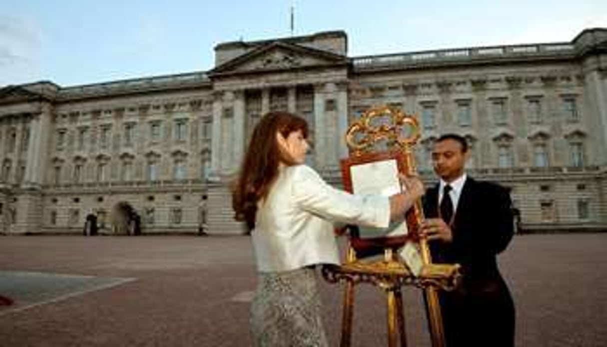 Écriteau devant le palais de Buckingham pour annoncer la naissance du fils de Kate et William. © AFP