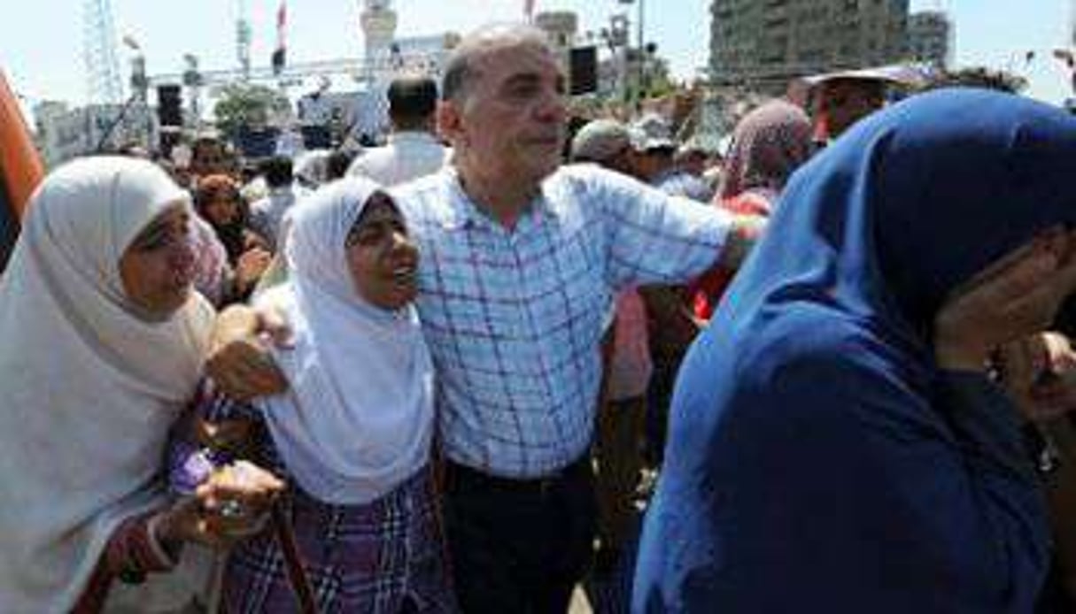 Des Égyptiennes pleurent la mort d’un proche tué le 27 juillet 2013. © AFP