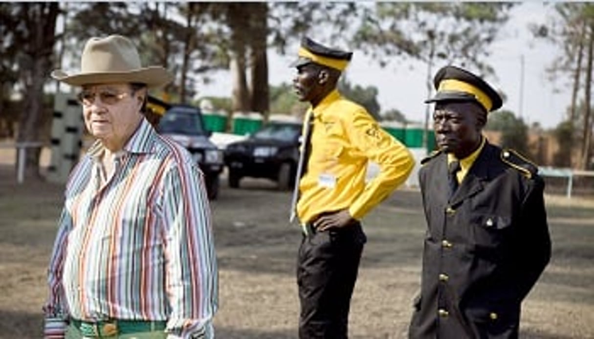 George Forrest (à gauche), surnommé le vice-roi du Katanga, ici à Lubumbashi, le 24 octobre 2010. © Gwenn Dubourthoumieu