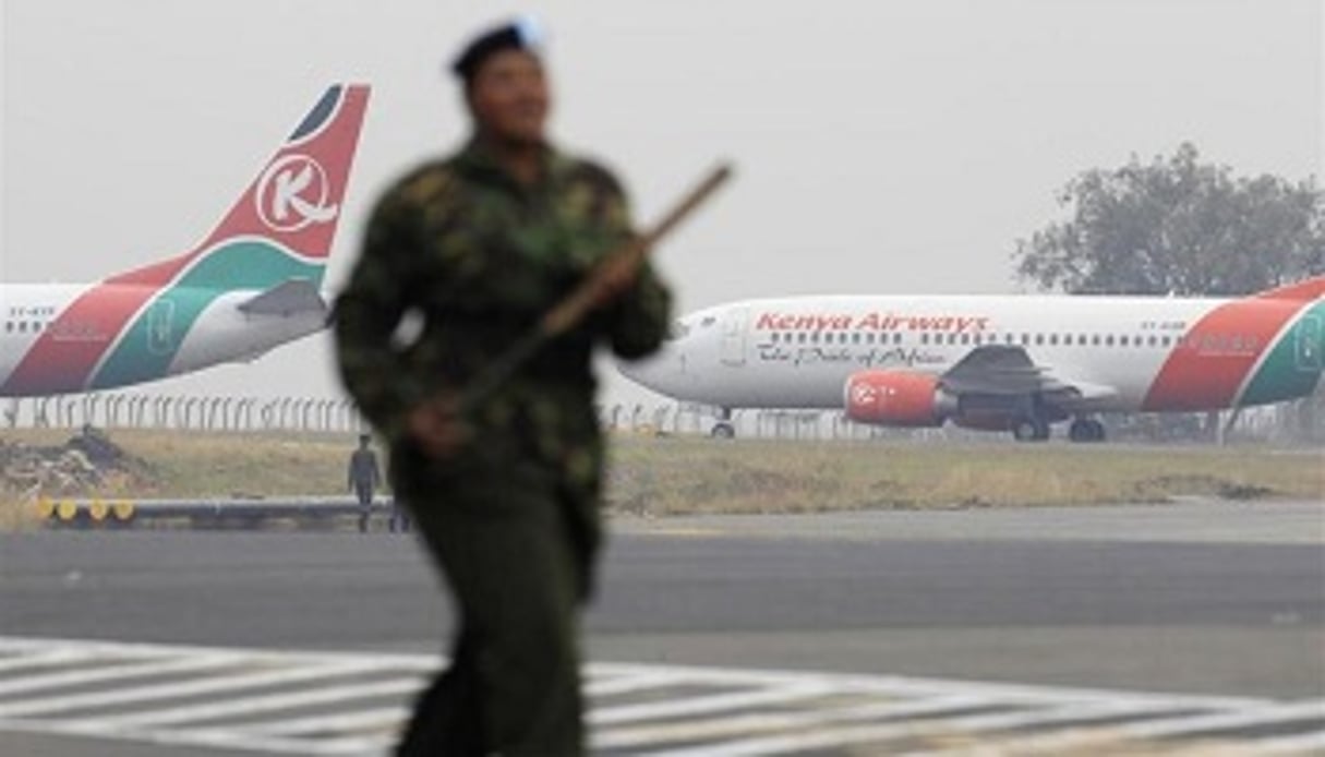 Les avions de Kenya Airways sont restés cloués au sol après l’incendie qui a ravagé l’aéroport. © Reuters