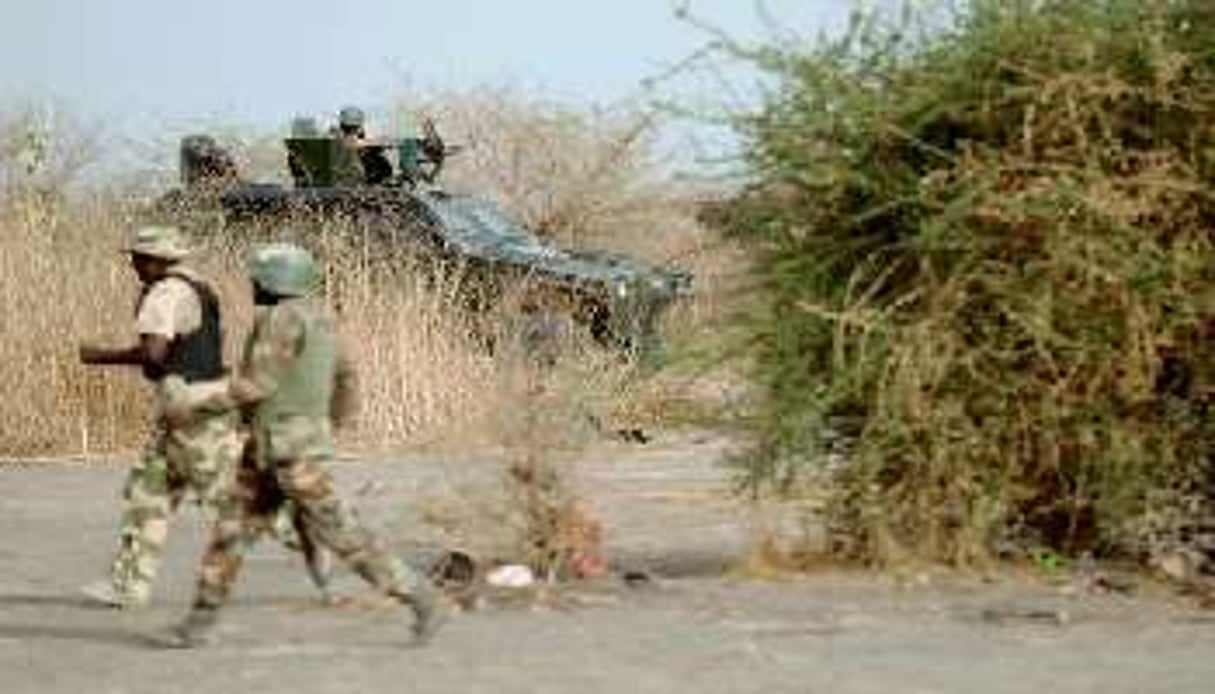 Des soldats négrians patrouillent au nord de l’état de Borno , le 5 juin 2013. © AFP