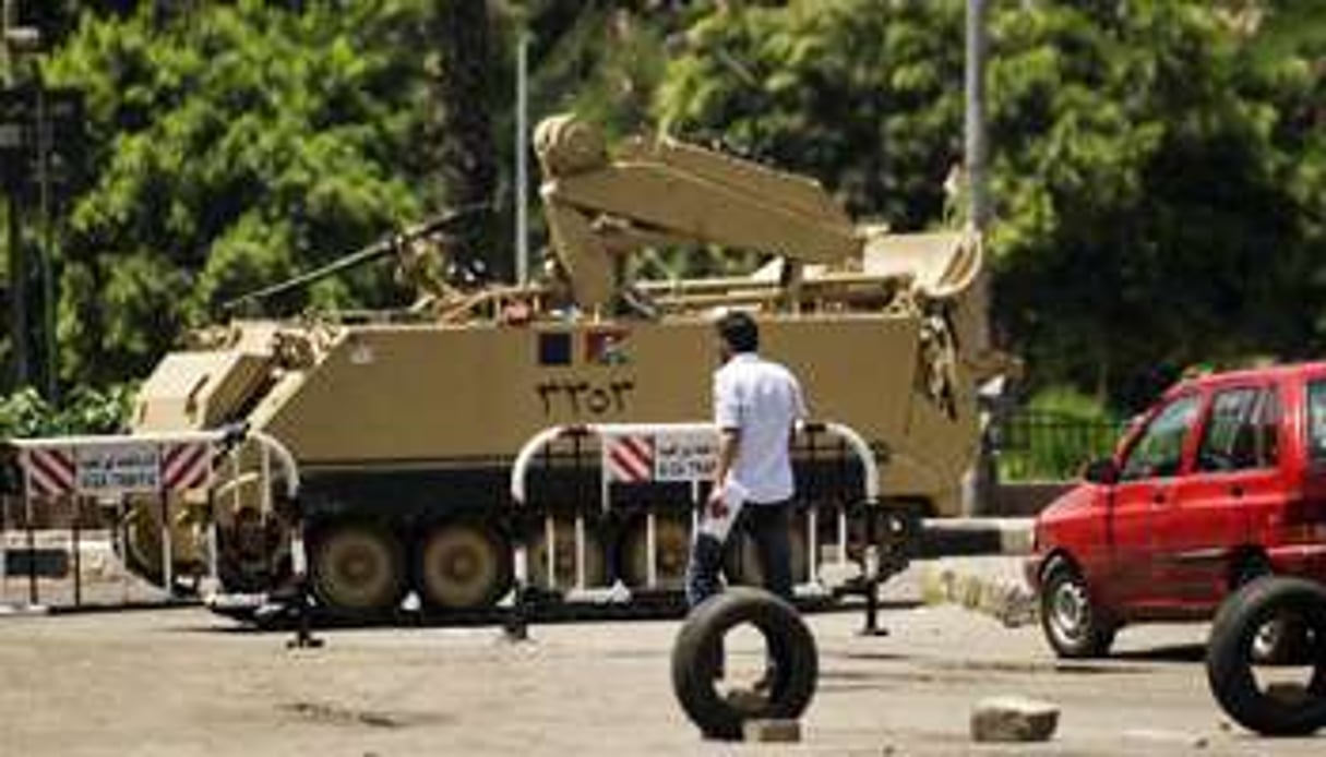 Un char de l’armée égyptienne stationné au Caire, le 19 août 2013. © AFP