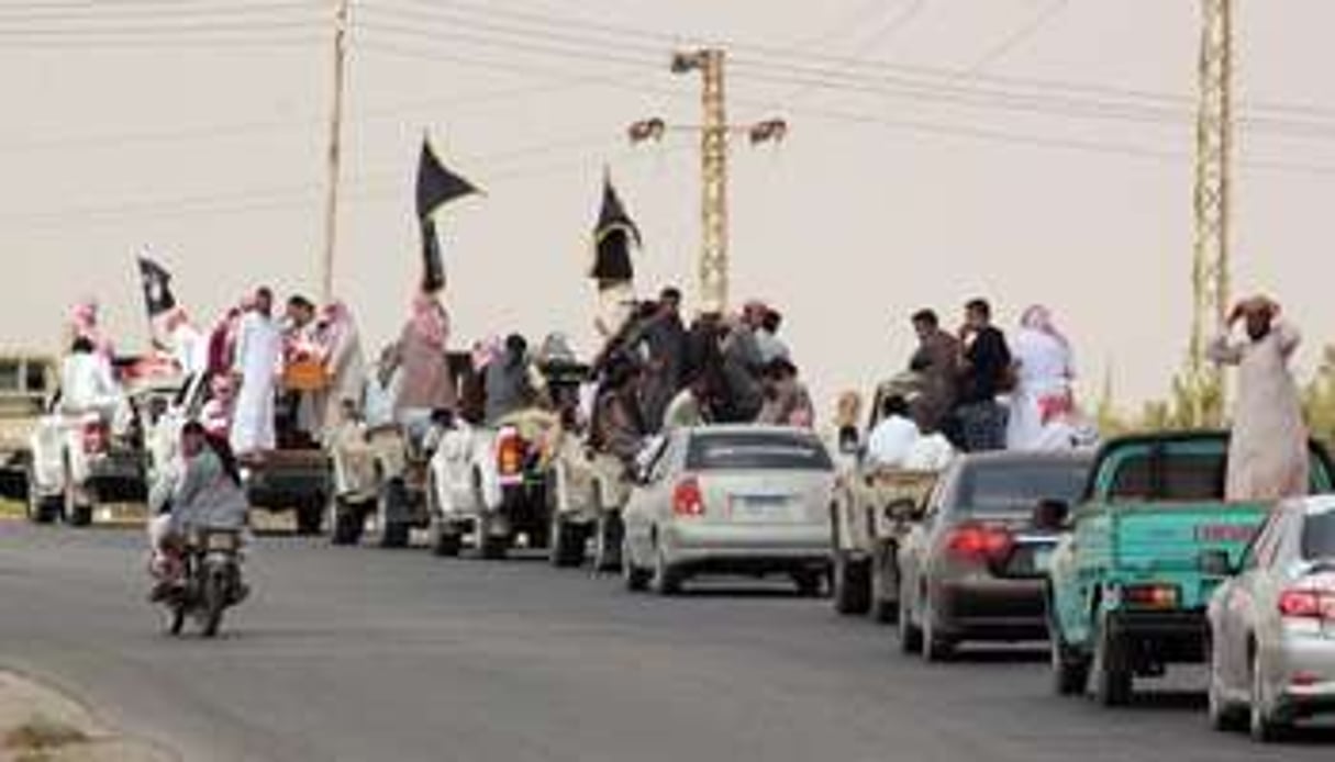 Un convoi funéraire transportant quatre jihadistes tués dans le Sinaï, le 10 août. © AFP