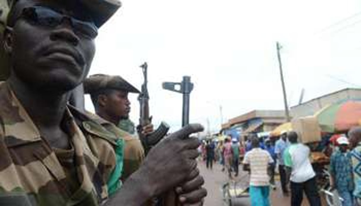 Des militaires de la force internationale Fomac dans les rue de Bangui, le 20 juillet. © Xavier Bourgeois