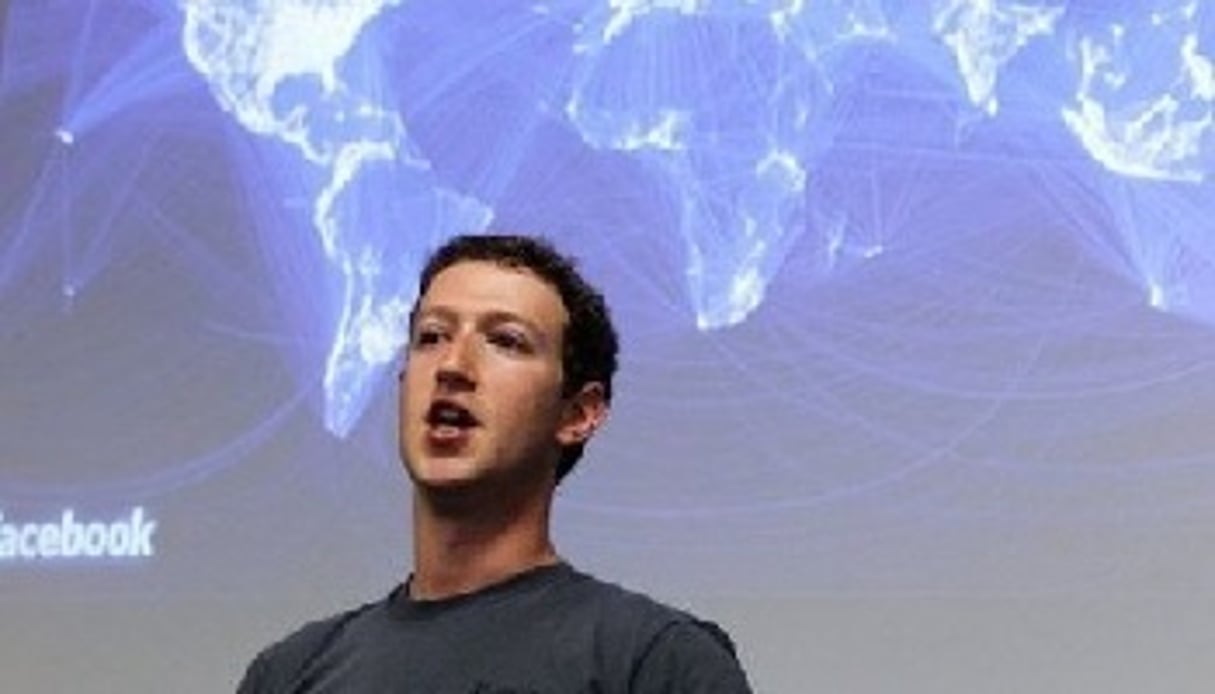 Mark Zuckerberg a annoncé vouloir offrir aux pays émergents des moyens de connexions moins chers. © AFP