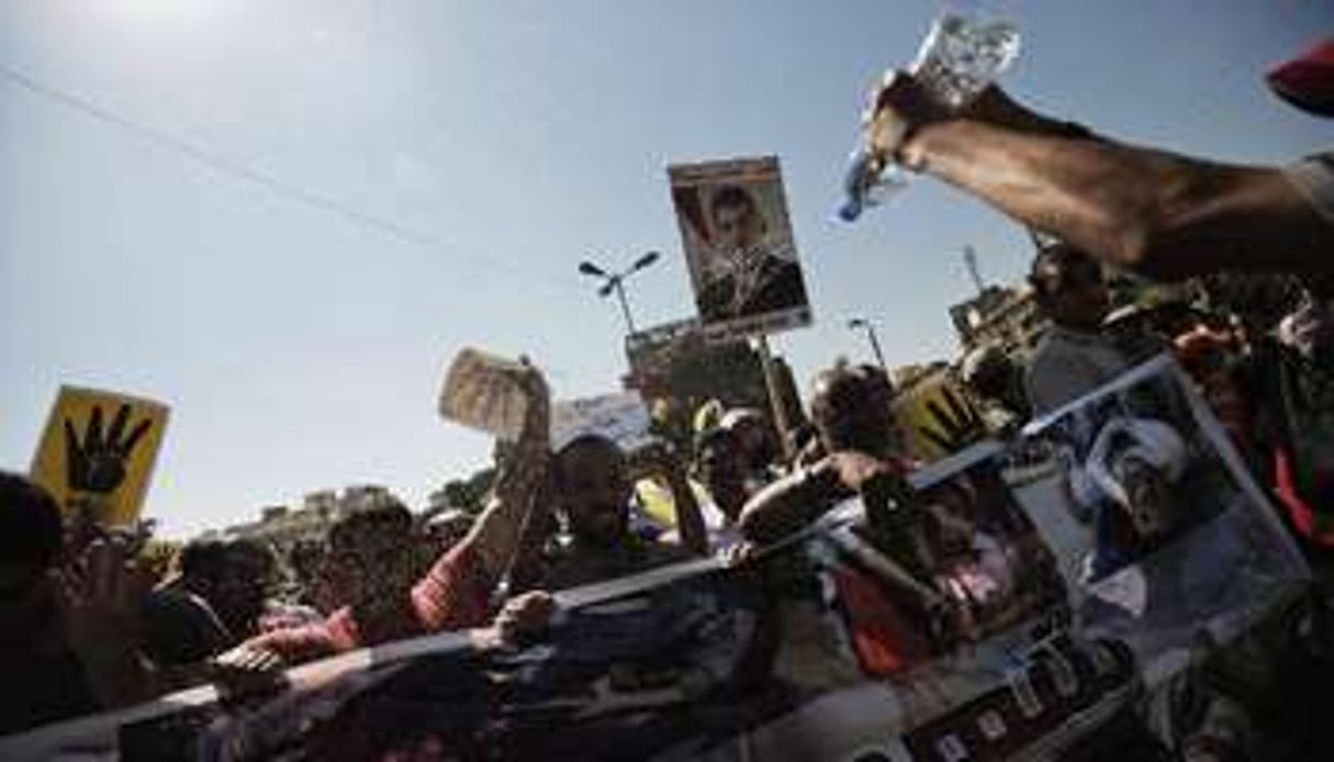 Des partisans de Mohamed Morsi manifestent au Caire le 23 août 2013 en faveur du président déchu. © AFP