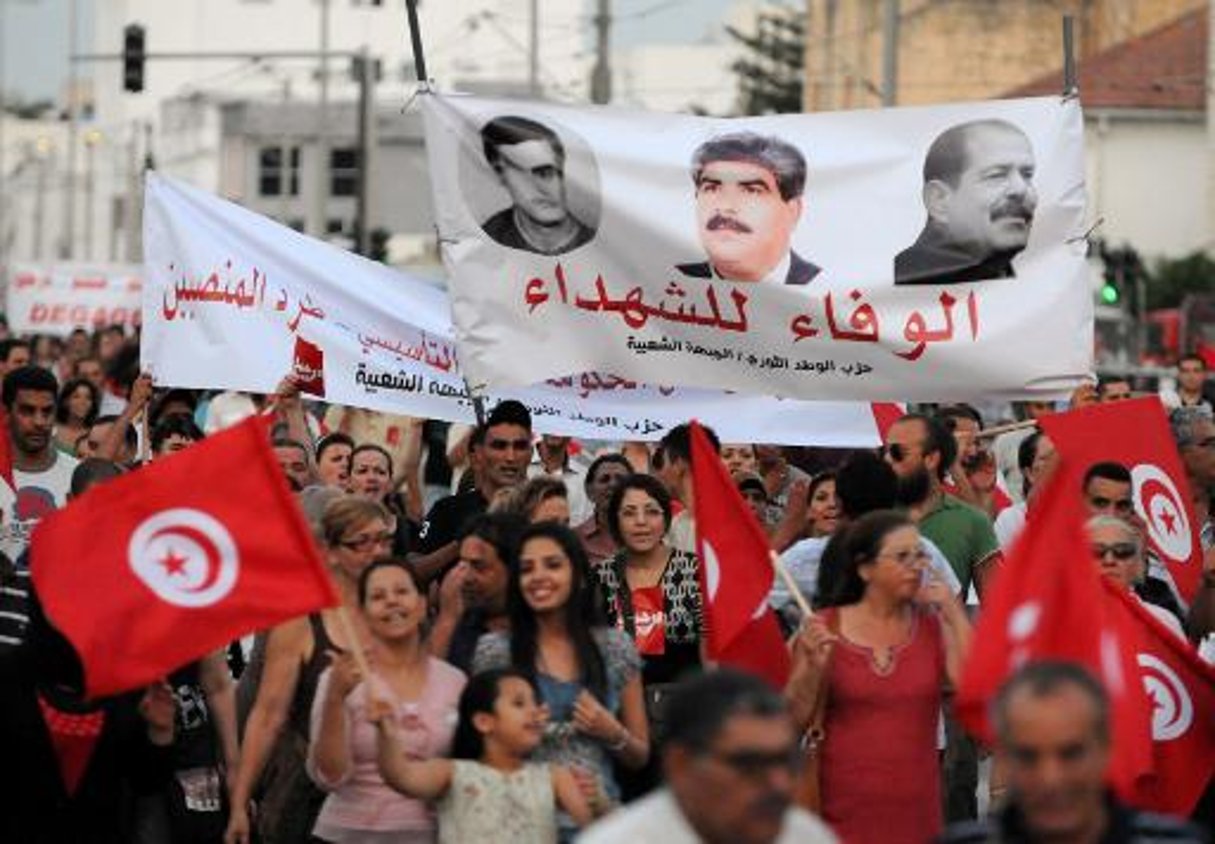 Tunisie: un cabinet apolitique après un consensus sur la Constitution © AFP
