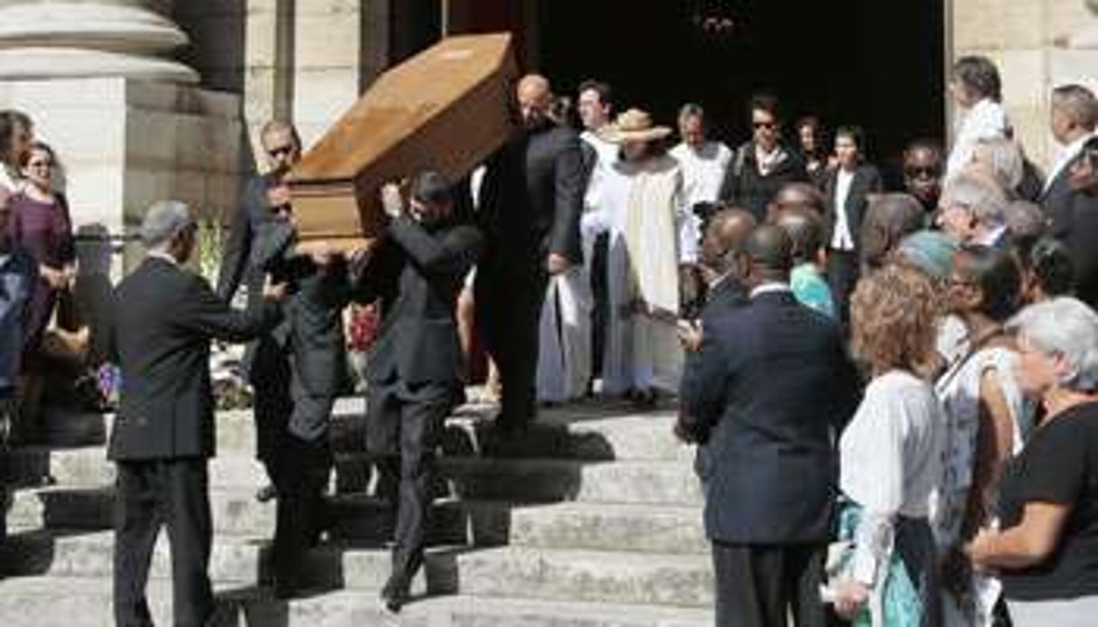 Sortie du cercueil de Jacques Verges à l’église Saint Thomas d’Aquin, à Paris. © JACQUES DEMARTHON / AFP