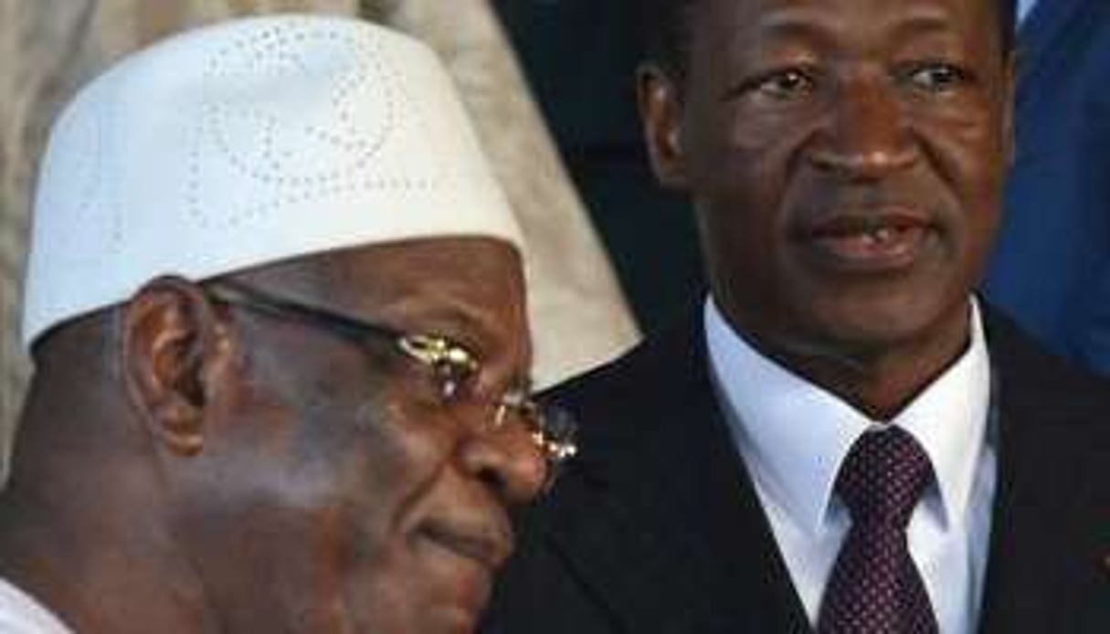 Le président élu du Mali Ibrahim Boubacar Keïta (G) et le président burkinabè Blaise Compaoré. © AFP