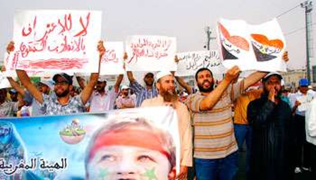 Les pro-Morsi marocains dénoncent un coup d’État, à Rabat le 18 août. © Mustapha Houbais/AP/Sipa