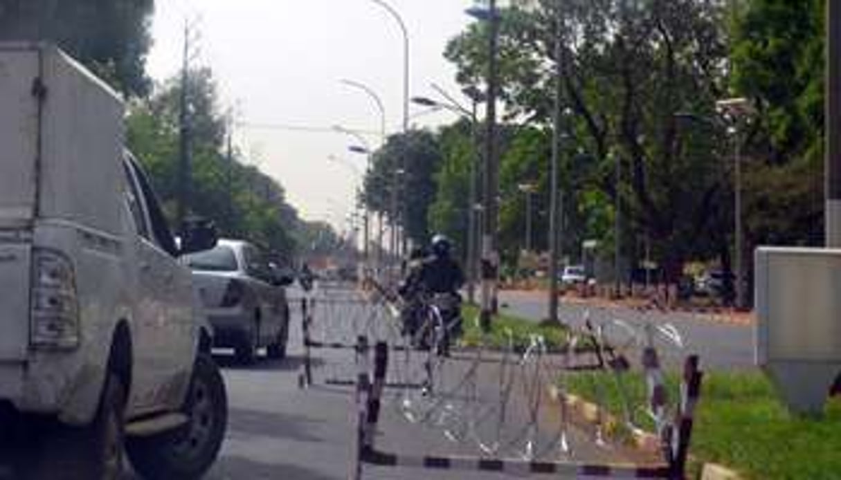 Mesures de sécurité dans le quartier des ambassades à Niamey le 4 juin 2013. © AFP