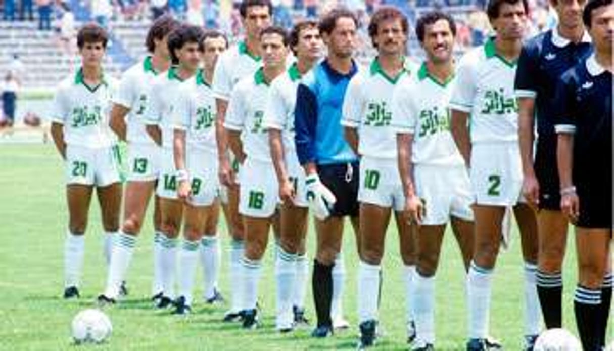 Les onze joueurs algériens de l’équipe des Fennecs en 1986. © Pichon/Panoramic