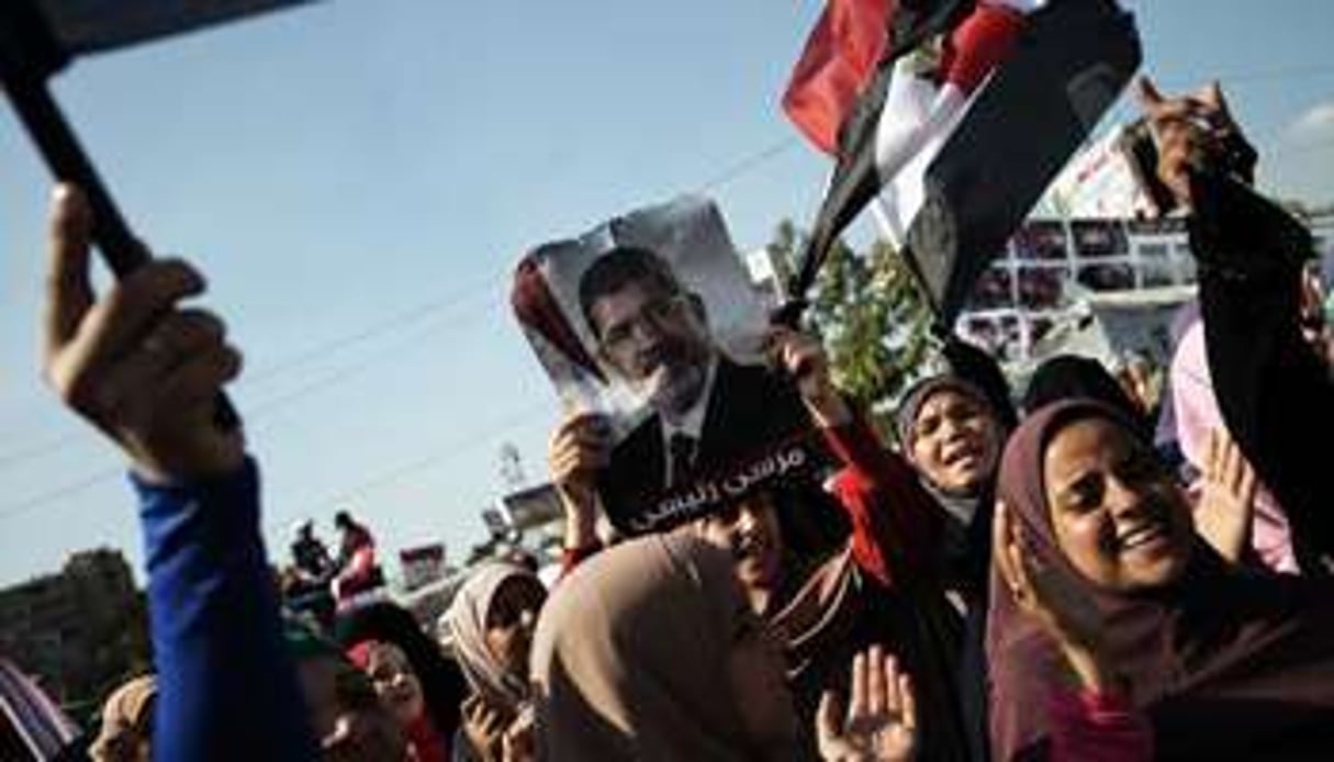 Manifestation de militants pro-Morsi. © AFP