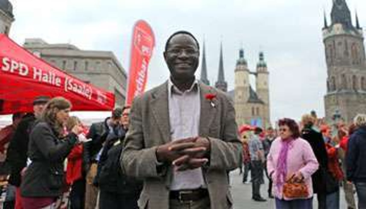 Karamba Diaby, en campagne pour les socio-démocrates à Halle. © AFP