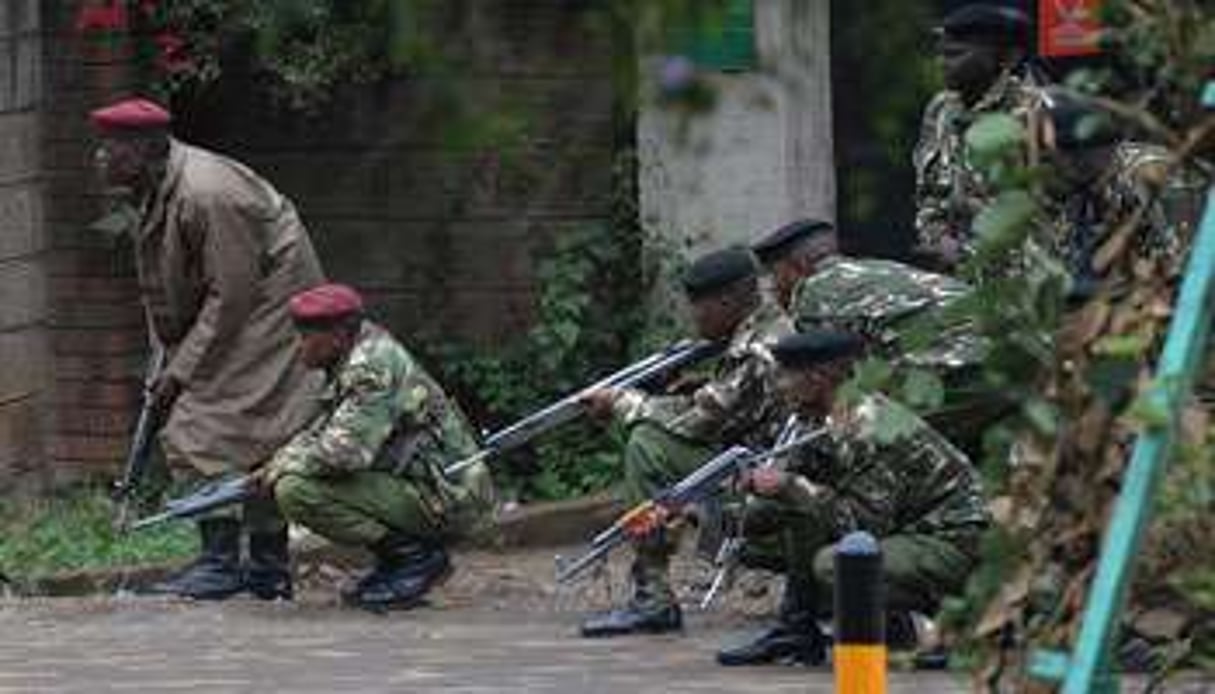 L’armée kényane, au moment de l’assaut du centre commercial de Nairobi. © AFP