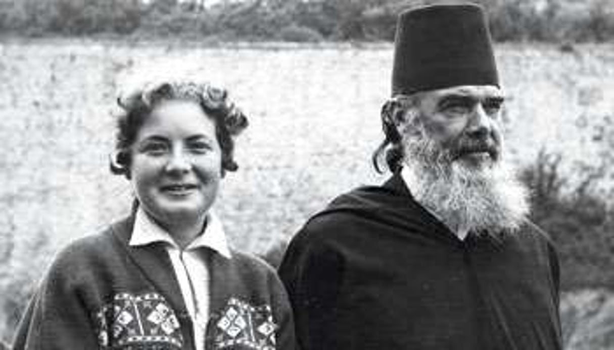 Djanina Messali-Benkelfat et son père, Messali Hadj, en avril 1956. © DR
