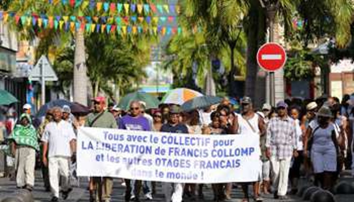 Une manifestation pour la libération de Francis Collomp le 20 janvier 2013 au Port, à la Réunion. © AFP