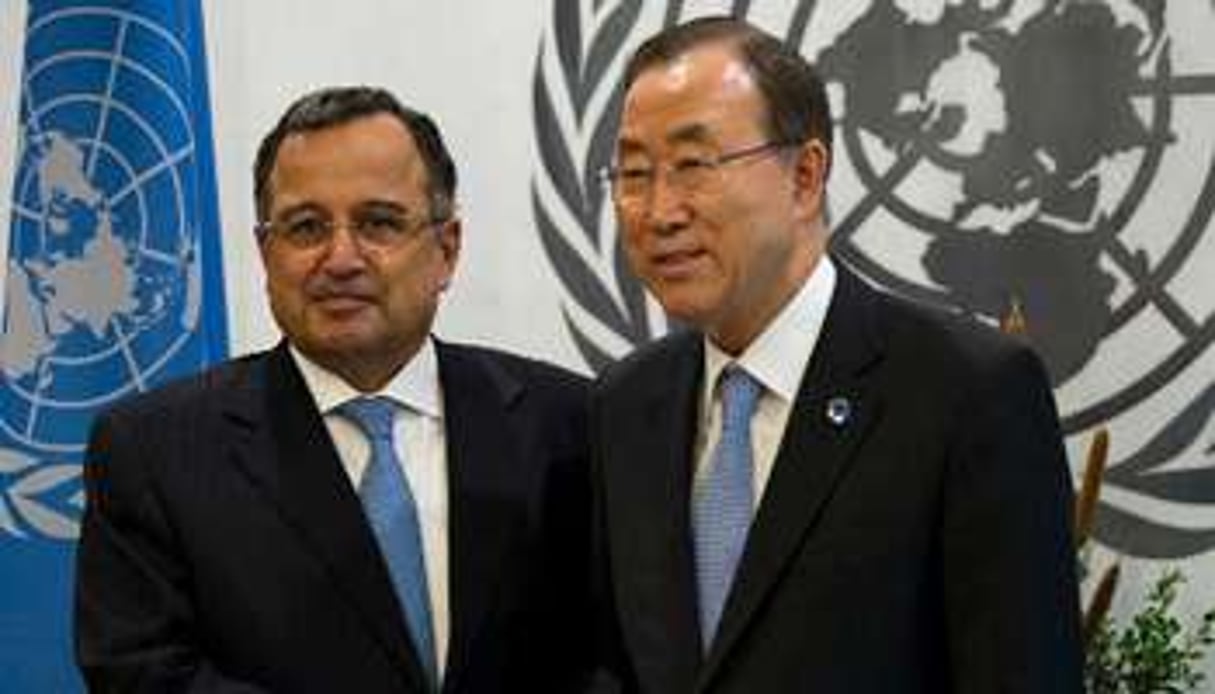 Le ministre égyptien des Affaires étrangères Nabil Fahmy et le secrétaire général de l’ONU. © AFP