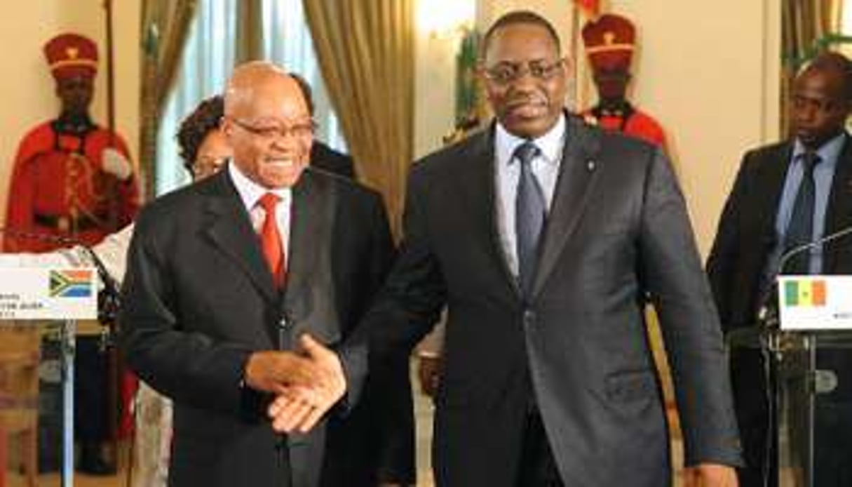 Jacob Zuma et Macky Sall, le 1er octobre 2013 à Dakar. © AFP