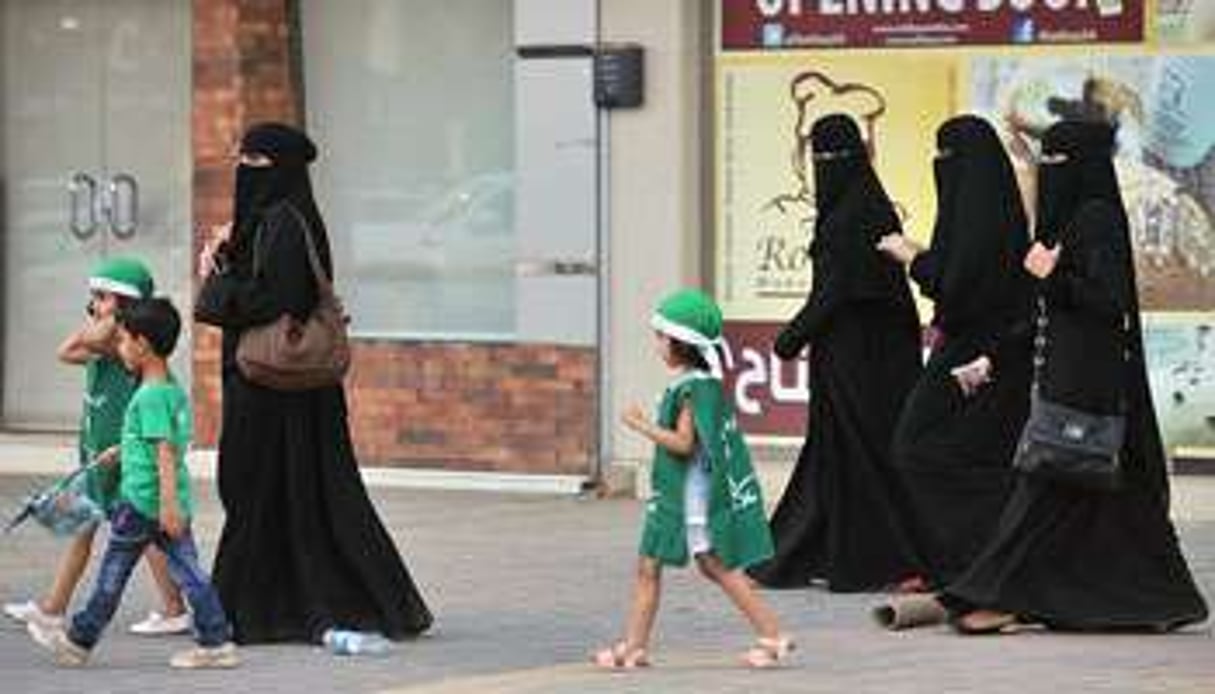 En Arabie Saoudite, les femmes seules n’ont pas le droit de voyager ni de conduire. © FAYEZ NURELDINE / AFP