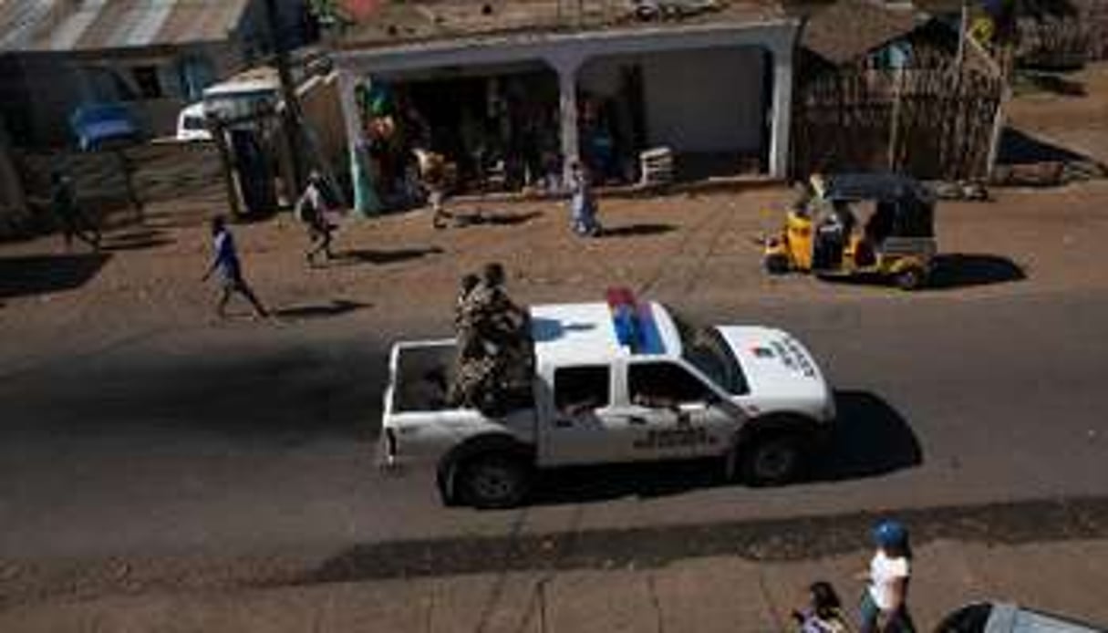 La police patrouille le 4 octobre 2013 à Nosy Be. © AFP