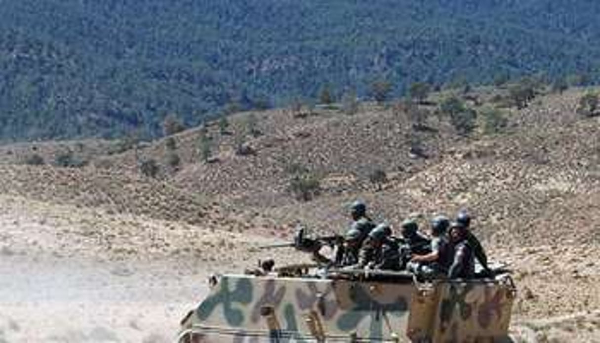 Une patrouille de l’armée tunisienne près du mont Chaambi. © AFP